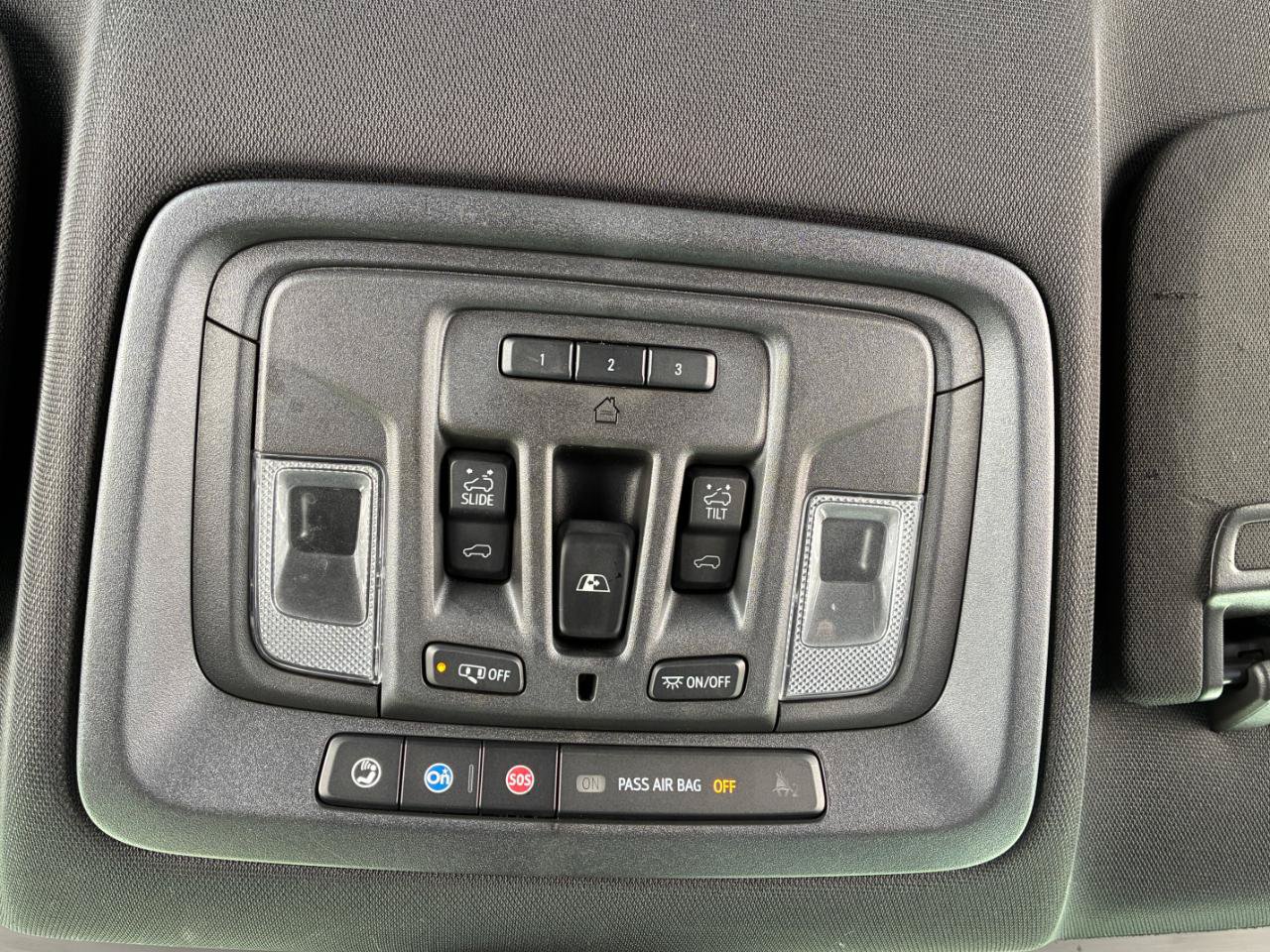 Used 2021 GMC Sierra 1500 AT4 w/ AT4 Premium Package AWD/4WD image 11