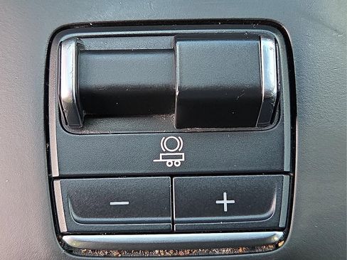 Used 2024 GMC Sierra 2500 AT4 image 17