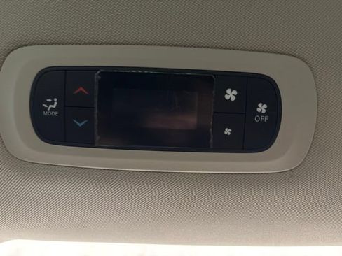 Used 2018 Chrysler Pacifica L FWD image 31
