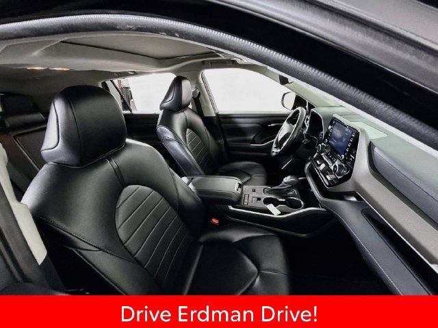 Used 2021 Toyota Highlander XLE FWD image 24