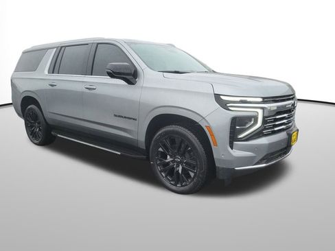 New 2025 Chevrolet Suburban Premier image 8