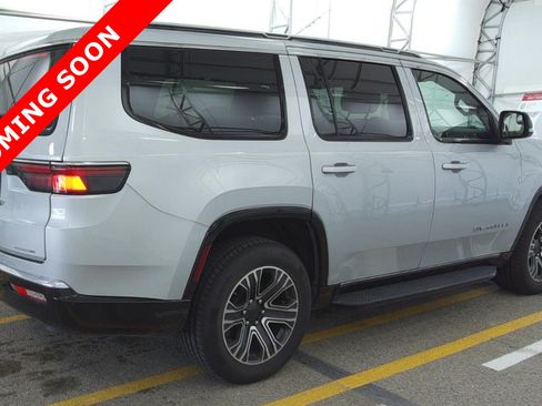 Used 2024 Jeep Wagoneer Series II w/ Flexible Seating Group RWD image 4