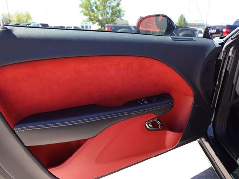 Used 2015 Dodge Challenger SRT Hellcat RWD image 10