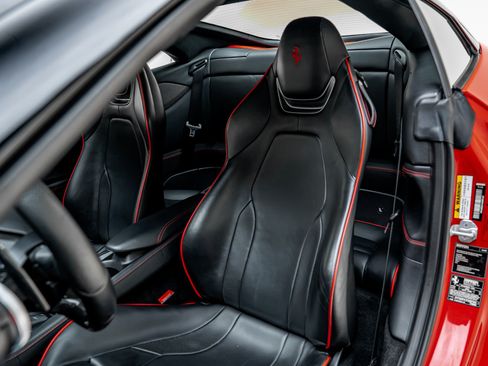 Used 2023 Ferrari Portofino M RWD image 5