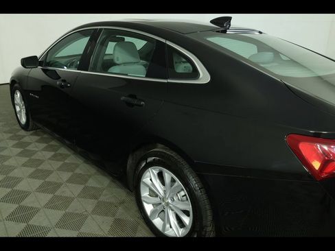 Used 2021 Chevrolet Malibu LT FWD image 16