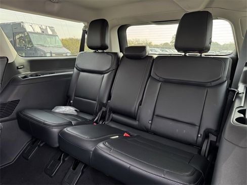 New 2025 Ford Expedition Max Platinum w/ Driver's Package image 28