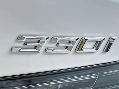 Used 2025 BMW 330i Sedan w/ Convenience Package image 27