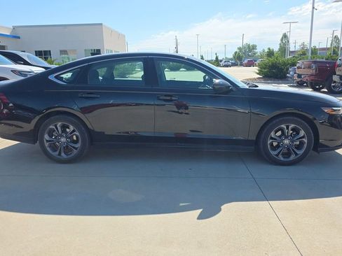 Used 2023 Honda Accord EX image 6