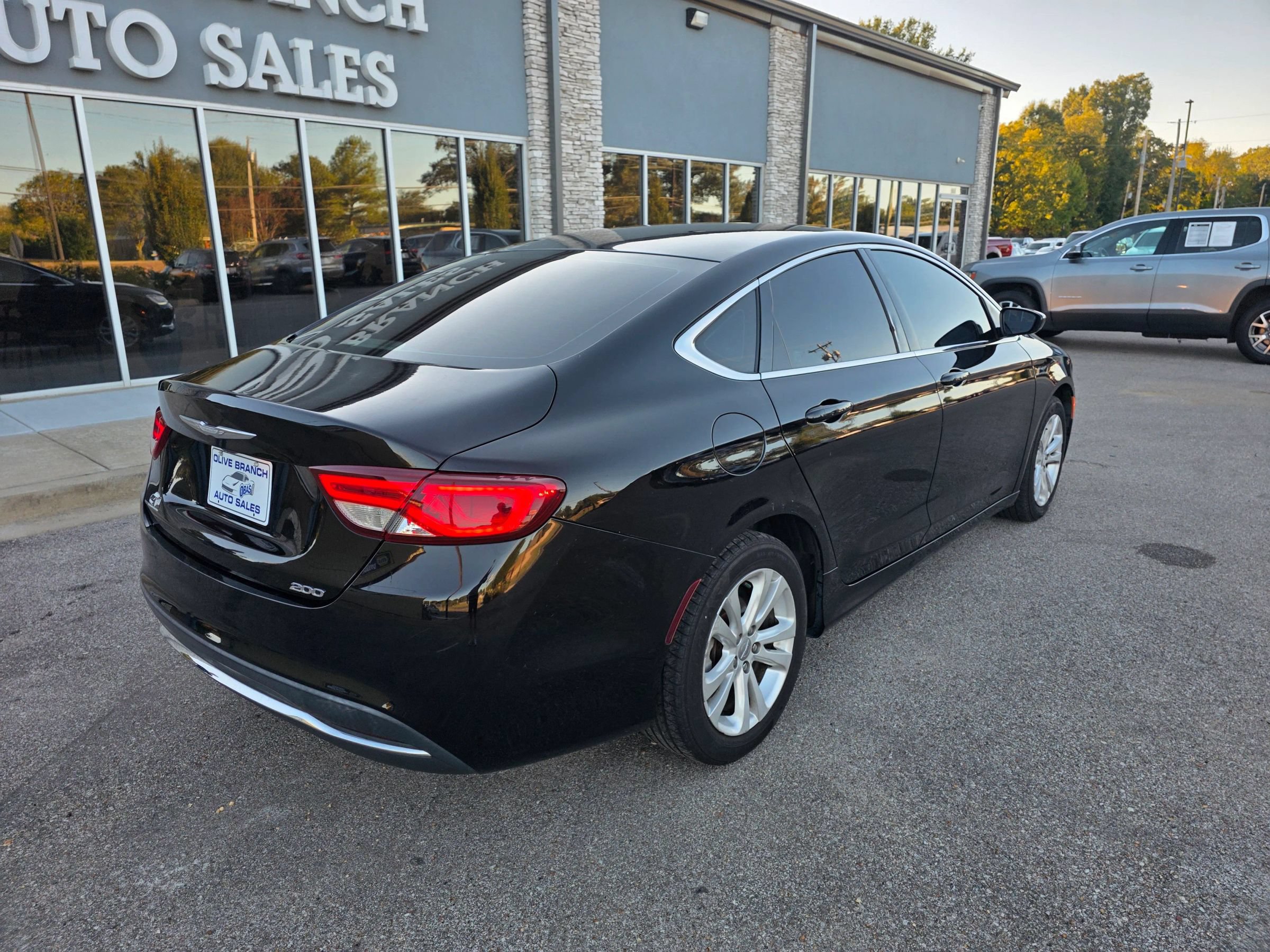 Used 2016 Chrysler 200 Limited FWD image 2