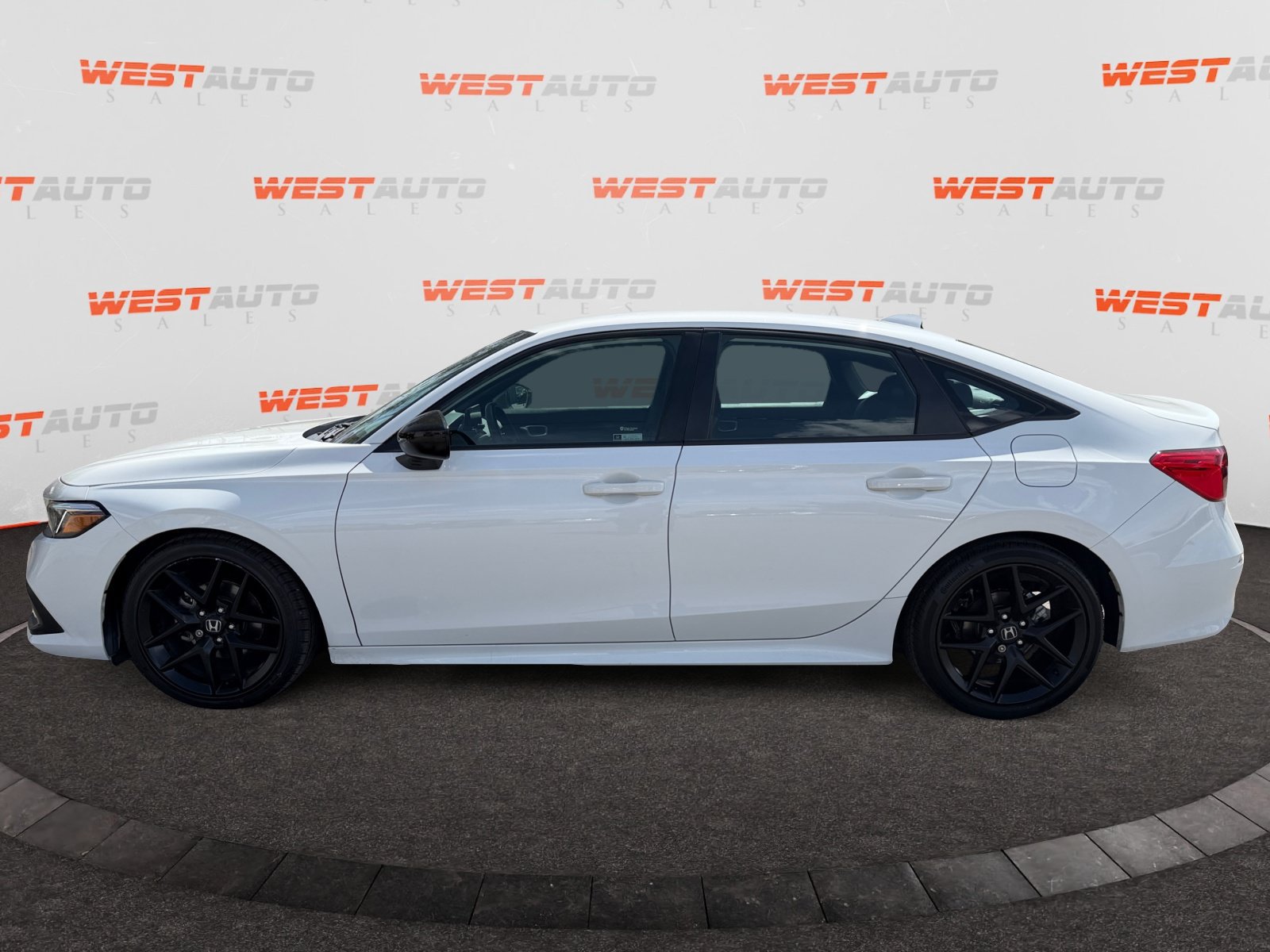 Used 2024 Honda Civic Sport image 2