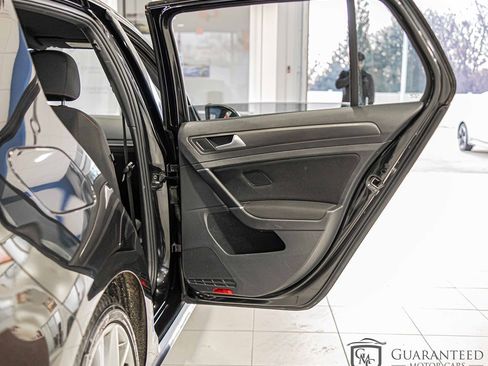 Used 2019 Volkswagen Golf S image 37