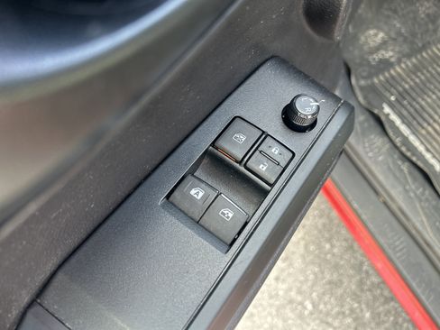 Used 2019 Toyota Tacoma SR AWD/4WD image 18
