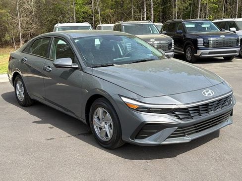 New 2026 Hyundai Elantra SE image 4