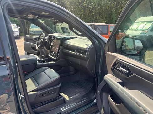 Used 2025 GMC Yukon XL AT4 w/ AT4 Premium Package AWD/4WD image 18