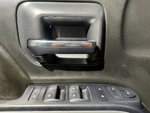 Used 2017 Chevrolet Silverado 1500 LT w/ Midnight Edition image 10