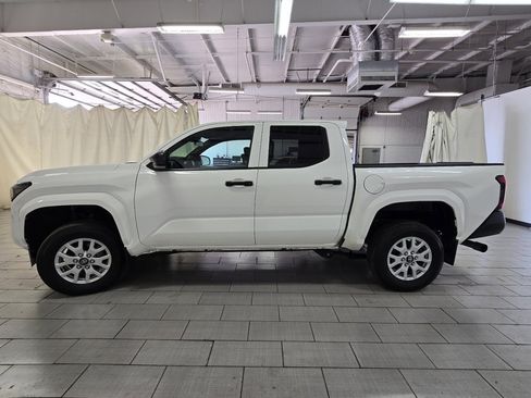 Certified 2024 Toyota Tacoma SR AWD/4WD image 10