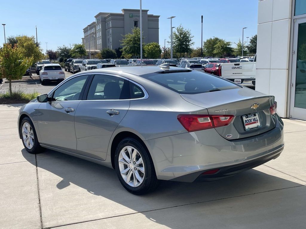 Used 2025 Chevrolet Malibu LT FWD image 2