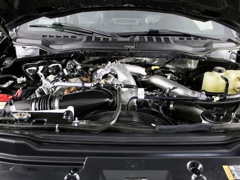 Used 2022 Ford F350 Lariat w/ Chrome Package image 18