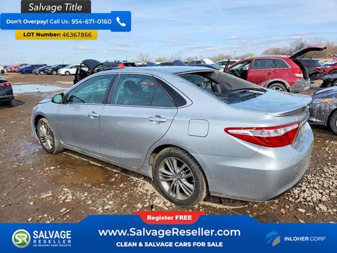 Used 2015 Toyota Camry SE w/ Moonroof Package image 2