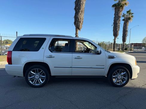 Used 2013 Cadillac Escalade Platinum image 7