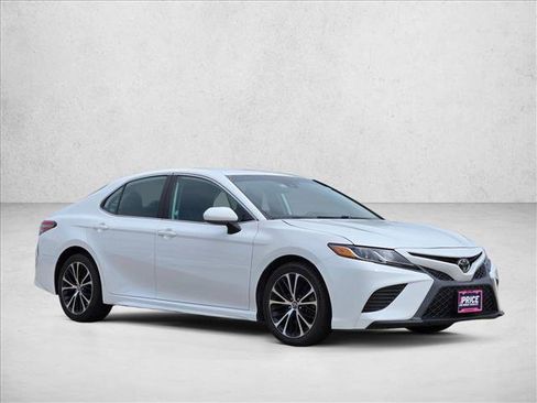 Used 2019 Toyota Camry SE FWD image 3