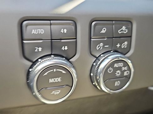 Used 2025 GMC Sierra 1500 AT4 image 42