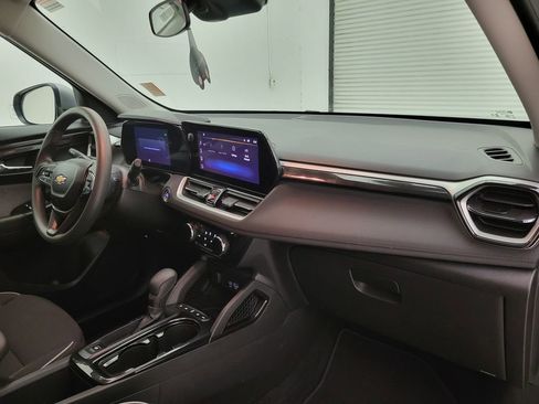 Used 2025 Chevrolet TrailBlazer LT image 32