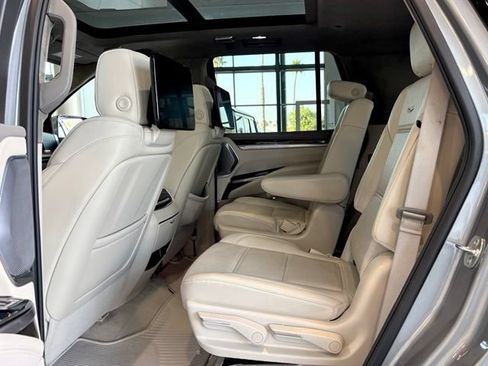 Used 2025 Cadillac Escalade Sport Platinum AWD/4WD image 32