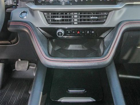 Used 2025 Ford Explorer ST-Line w/ ST-Line Street Pack image 29