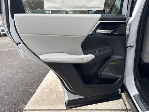 New 2026 Mitsubishi Outlander SE AWD/4WD image 34