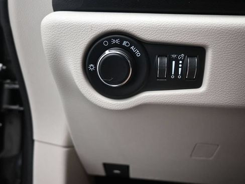 Used 2023 Chrysler Voyager LX FWD image 31