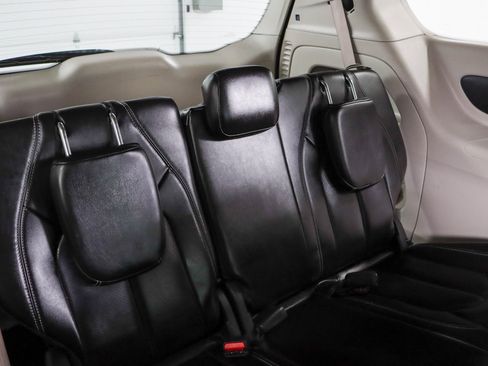 Used 2023 Chrysler Pacifica Touring-L FWD image 30