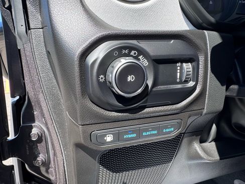 Used 2024 Jeep Wrangler Unlimited AWD/4WD image 12