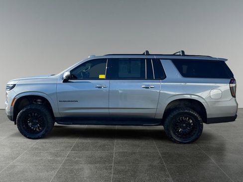 Used 2025 Chevrolet Suburban RST w/ RST Capability Package AWD/4WD image 6