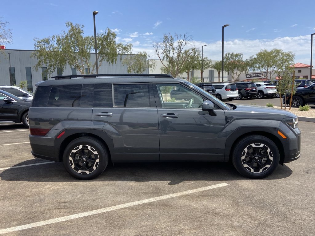 Used 2025 Hyundai Santa Fe SEL FWD image 2