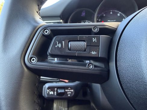 Certified 2025 Porsche Macan Turbo image 35