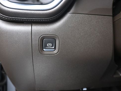 Used 2020 Chevrolet Silverado 1500 LT Trail Boss image 30