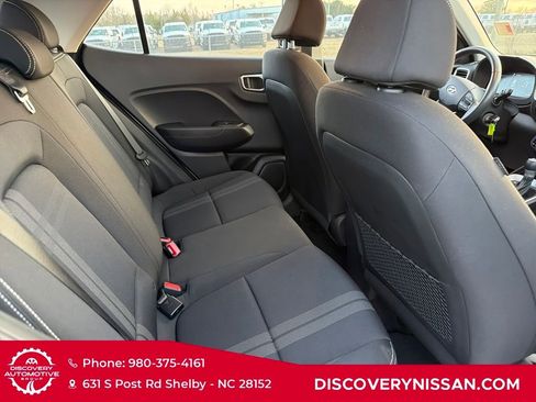 Used 2023 Hyundai Venue SEL image 37