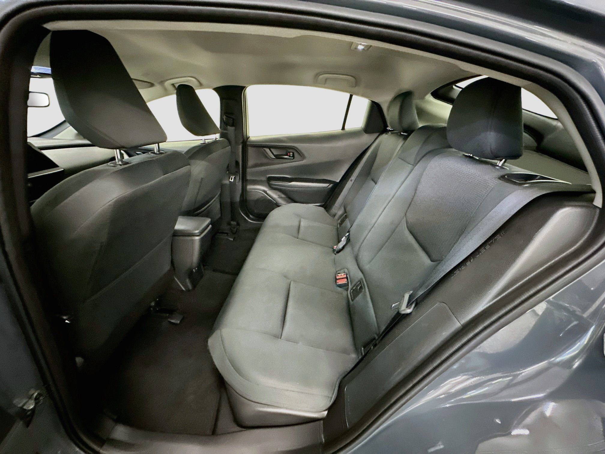 Used 2025 Toyota Prius LE FWD image 29