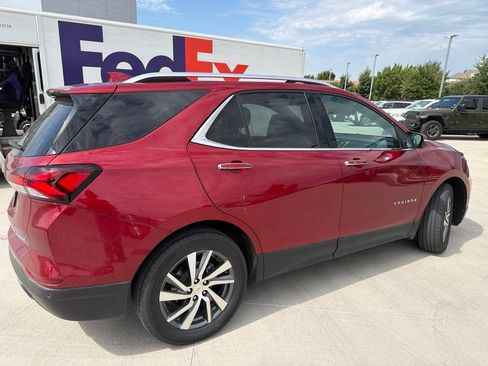 Used 2024 Chevrolet Equinox Premier AWD/4WD image 3