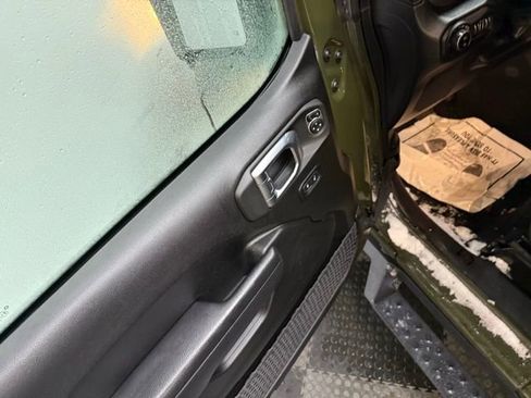 Used 2022 Jeep Gladiator Sport image 18