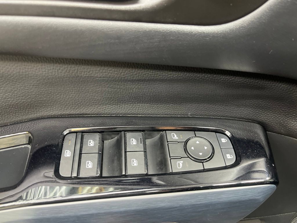Used 2025 Nissan Pathfinder SL FWD image 29