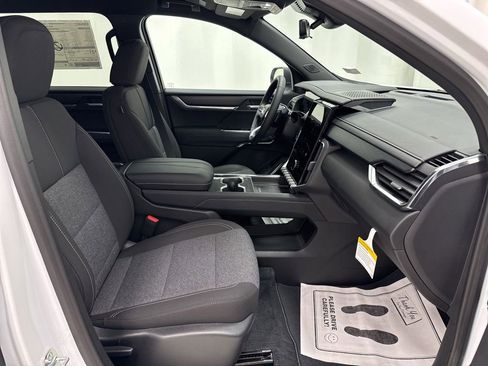 New 2026 GMC Acadia Elevation image 9