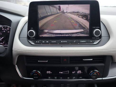 Certified 2025 Nissan Rogue SV image 22