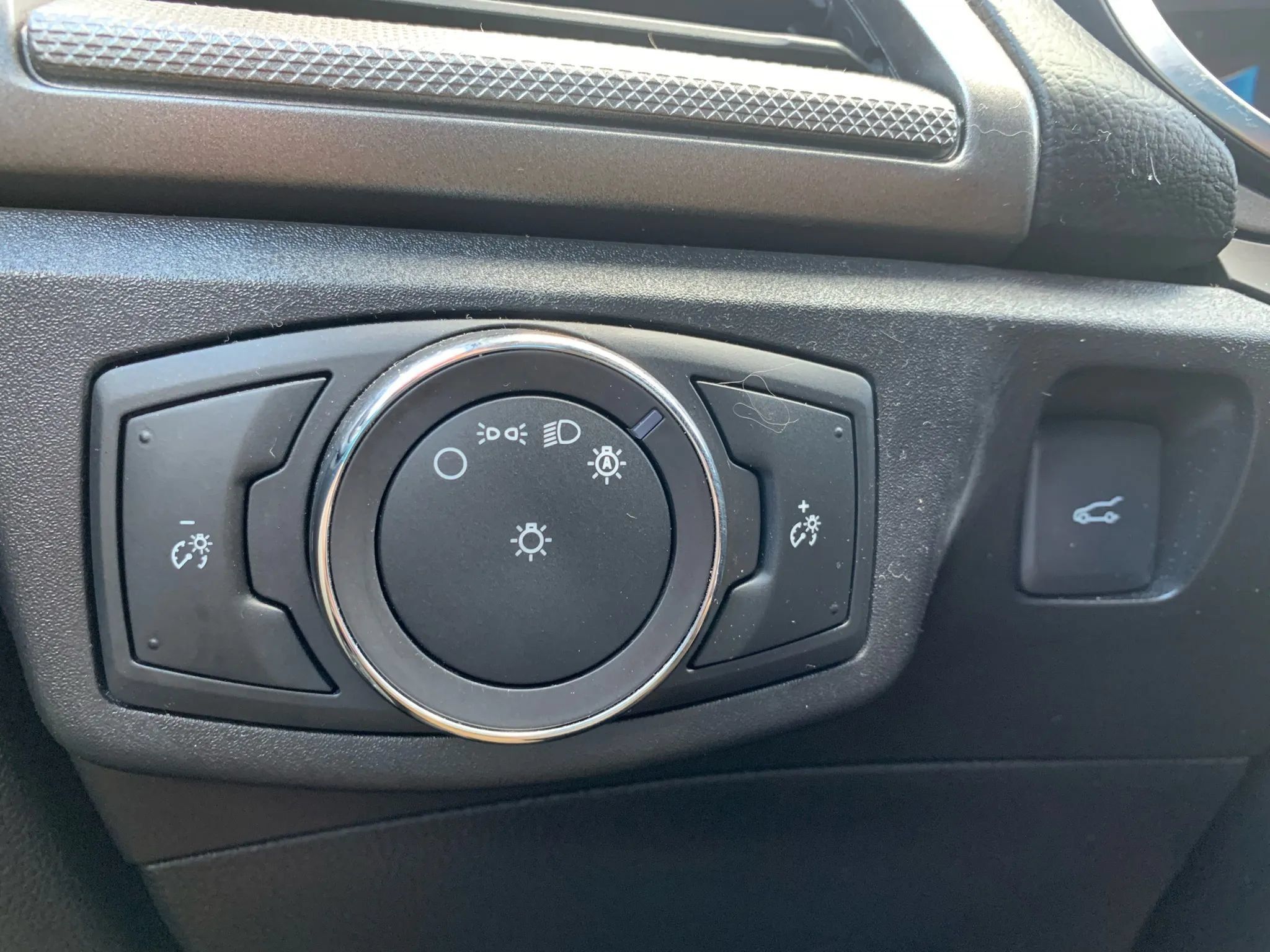 Used 2018 Ford Fusion S FWD image 18