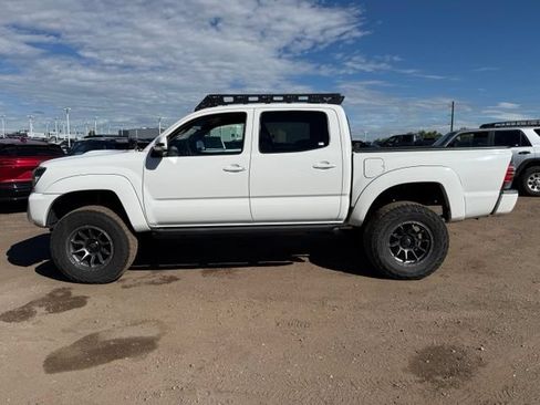 Used 2015 Toyota Tacoma 4x4 Double Cab w/ TRD Sport Package image 2