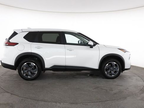 Used 2025 Nissan Rogue SV FWD image 14