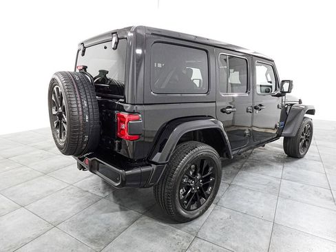 Used 2021 Jeep Wrangler Unlimited Sahara image 6