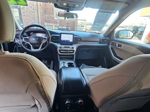 Certified 2022 Ford Explorer XLT w/ Class IV Trailer Tow Package image 14