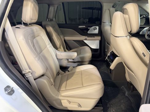 Used 2023 Lincoln Aviator Reserve w/ Equipment Group 201A AWD/4WD image 12